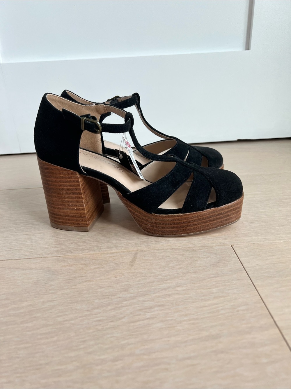 House of Harlow 1960 NWT Black Suede T-Strap Platform Heels 6.5